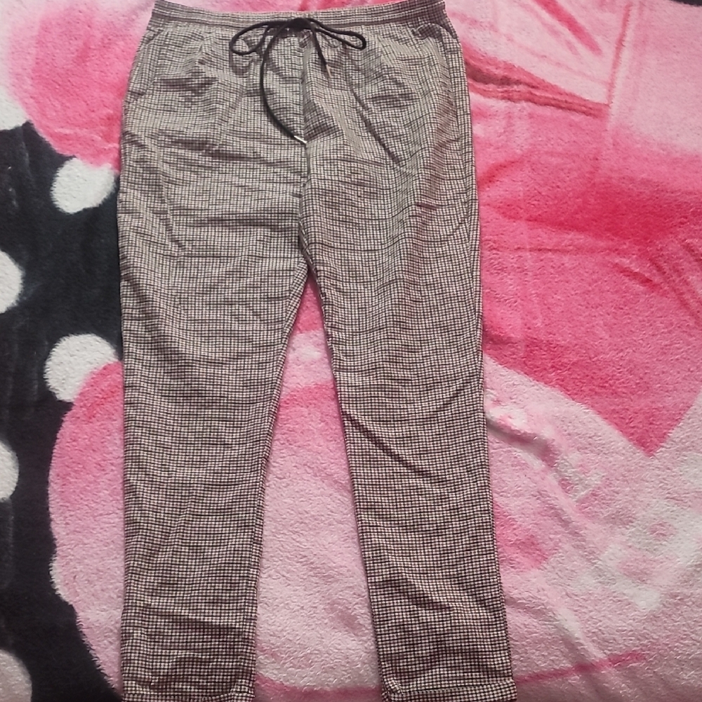 Stylish Checkered Joggers with Drawstring from Buckle